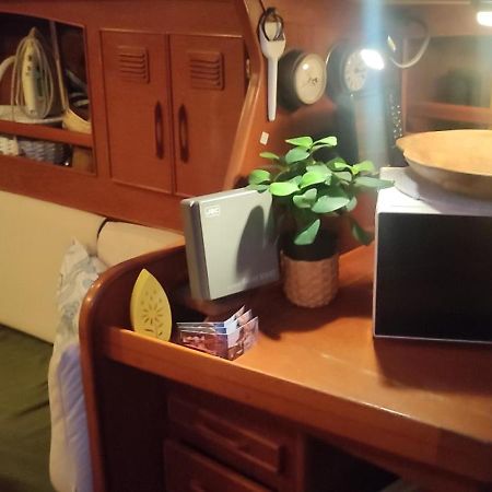 Boat-Apartamento Flotante Cadiz.. La Juanita Arroyo Bagian luar foto