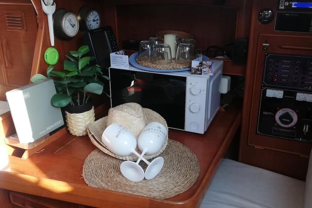 Boat-Apartamento Flotante Cadiz.. La Juanita Arroyo Bagian luar foto